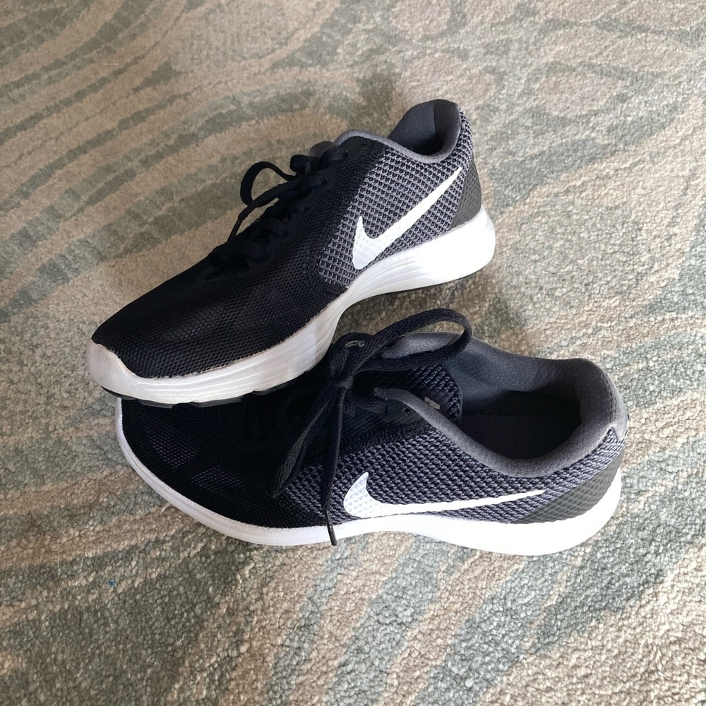 Nike Revolution 3 size 7W sneakers